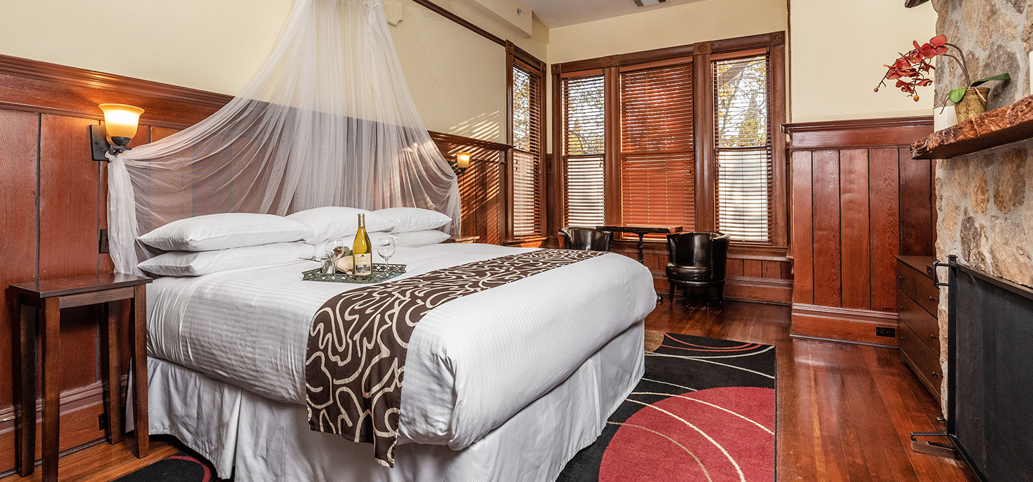 ENJOY QUALITY SERVICE AND AMENITIES IN THE HEART OF NAPA WINE COUNTRY